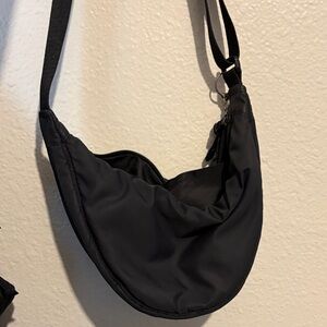 Uniqlo black round mini shoulder bag